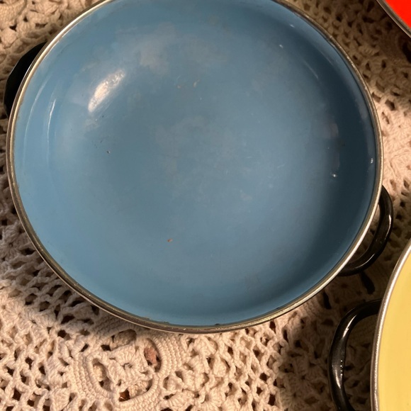 Colorful Enamel Cookware Set - Picture 2 of 8